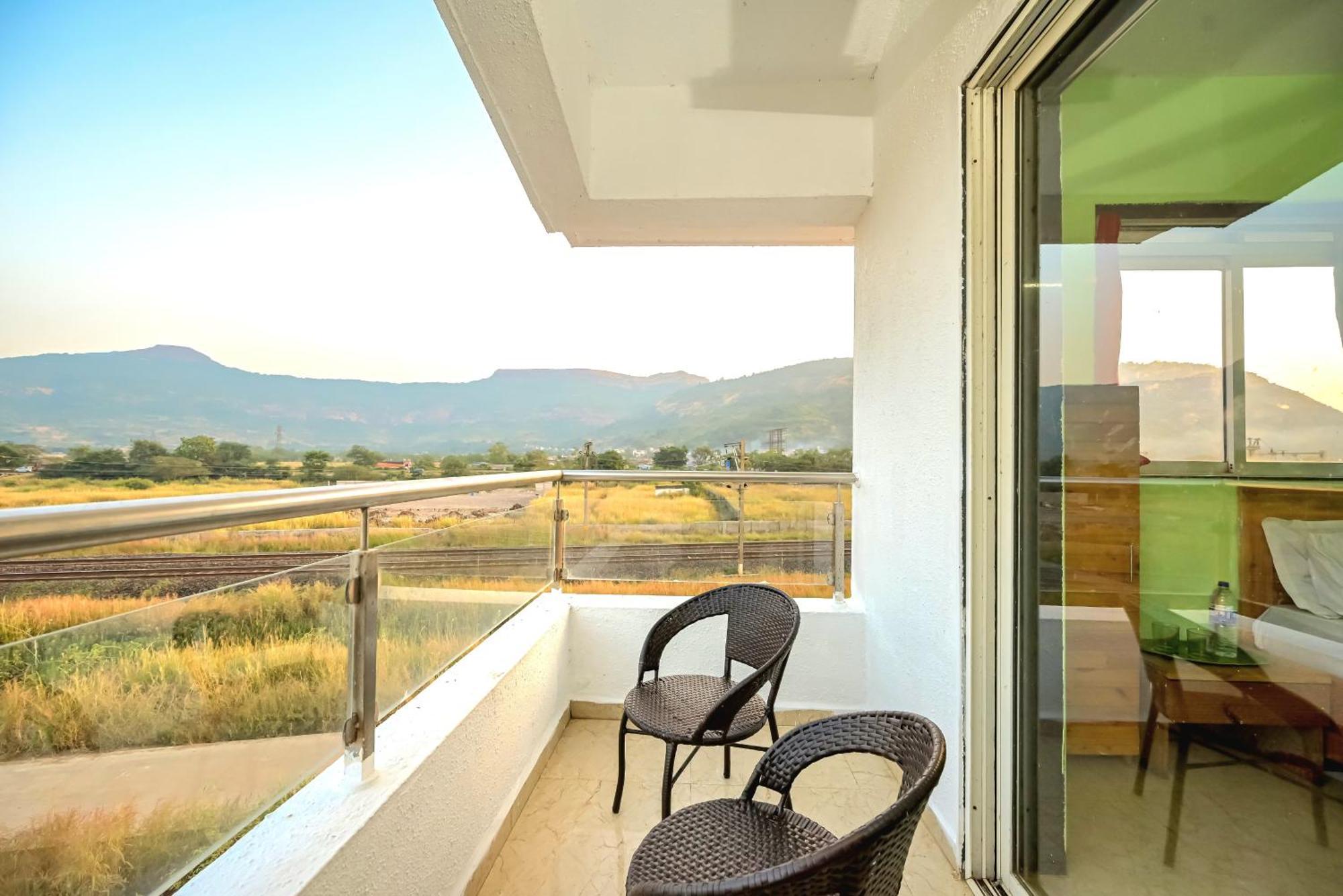 Empyrean Stay II 6Bhk Big Daddy Villa Ll Ac II Pvt Pool II Terrace View II Lux ロナバラ エクステリア 写真